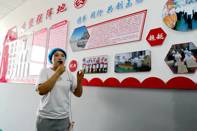 石榴花開 籽籽同心——閩寧禾美扶貧車間的計(jì)算機(jī)技術(shù)培訓(xùn) 綻放更多“水花”的夢(mèng)想